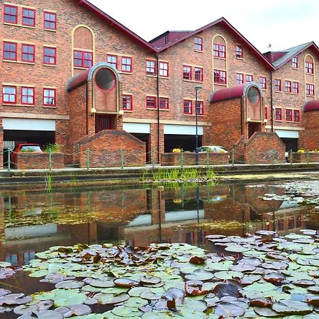 Apartment Water Views - City Centre *
