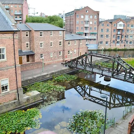 Apartment Water Views - City Centre Leeds (West Yorkshire)