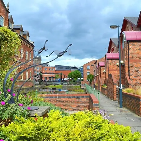 Water Views - City Centre Leeds (West Yorkshire)